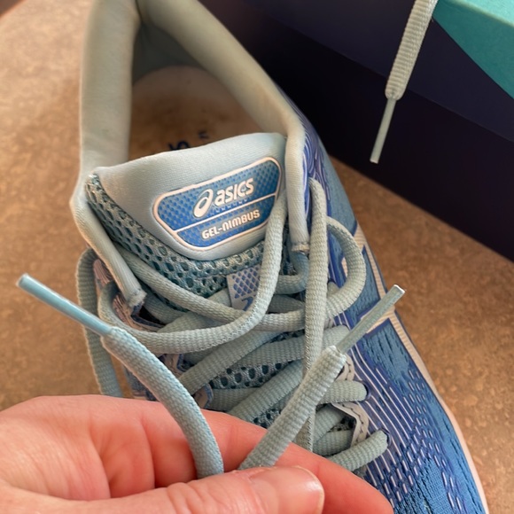 Running Shoes - Picture 5 of 6